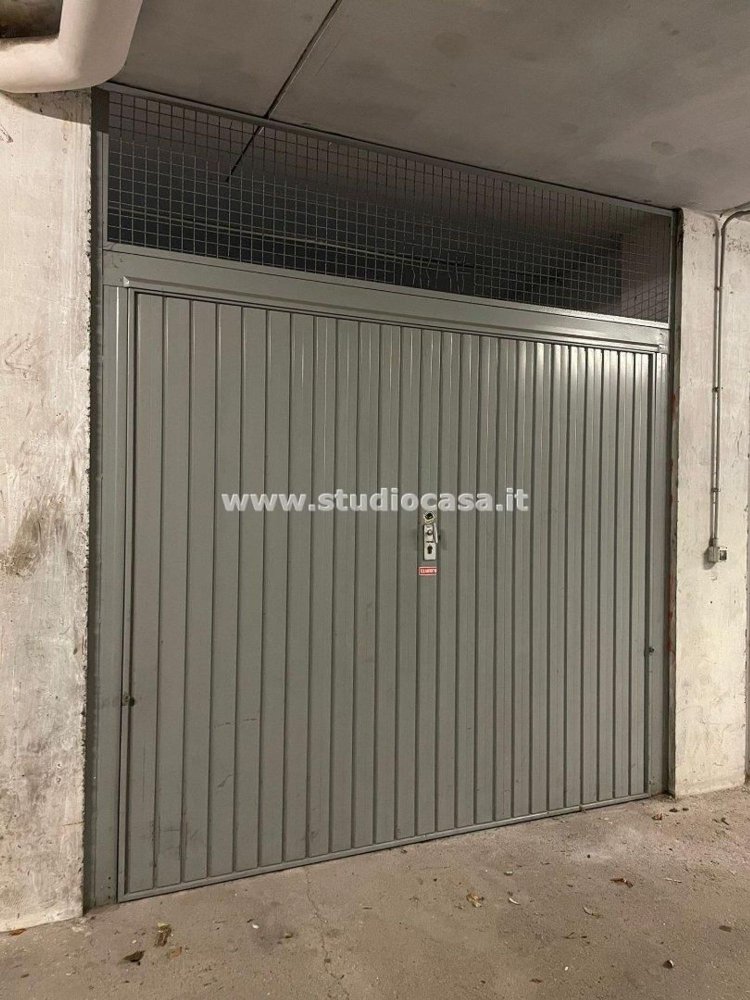 19m² Garage in Trento, Italy No. 39126