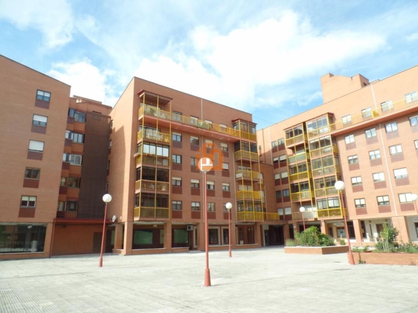 Propiedad comercial en León, Spain 5710 m² No. 21002
