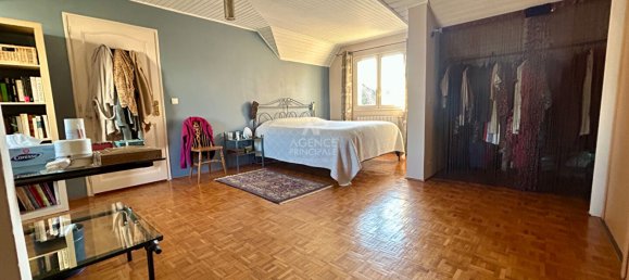 5 bedrooms House in Poissy, France No. 163583 8