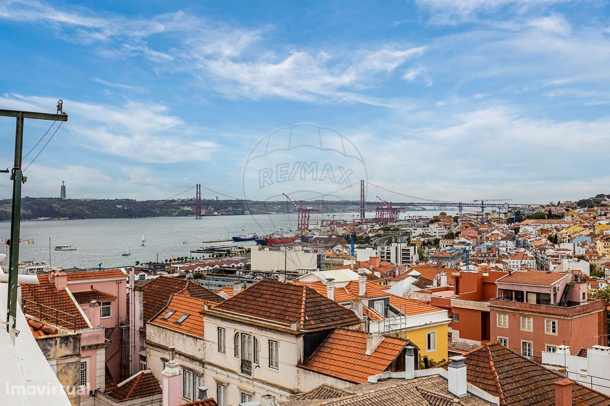 2 bedrooms Apartment in Lisbon, Portugal No. 219907