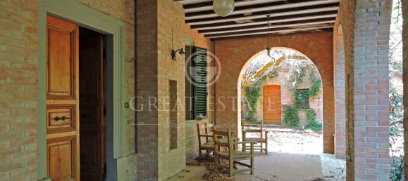13 rooms House in Chiusi, Italy No. 237098 4