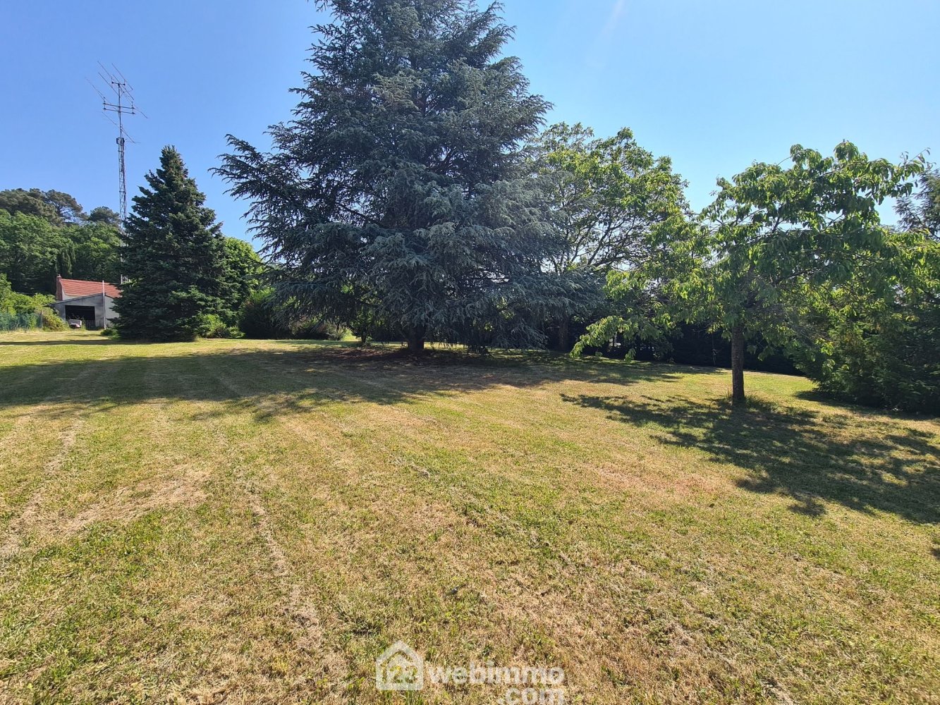 2463m² Land in Boutigny-sur-Essonne, France No. 166870