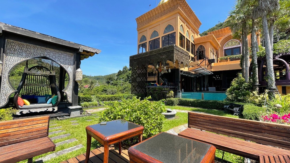 5 bedrooms Villa in Karon, Thailand No. 8199