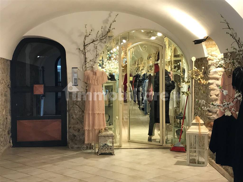 1 room Commercial property in Salerno, Italy No. 32633