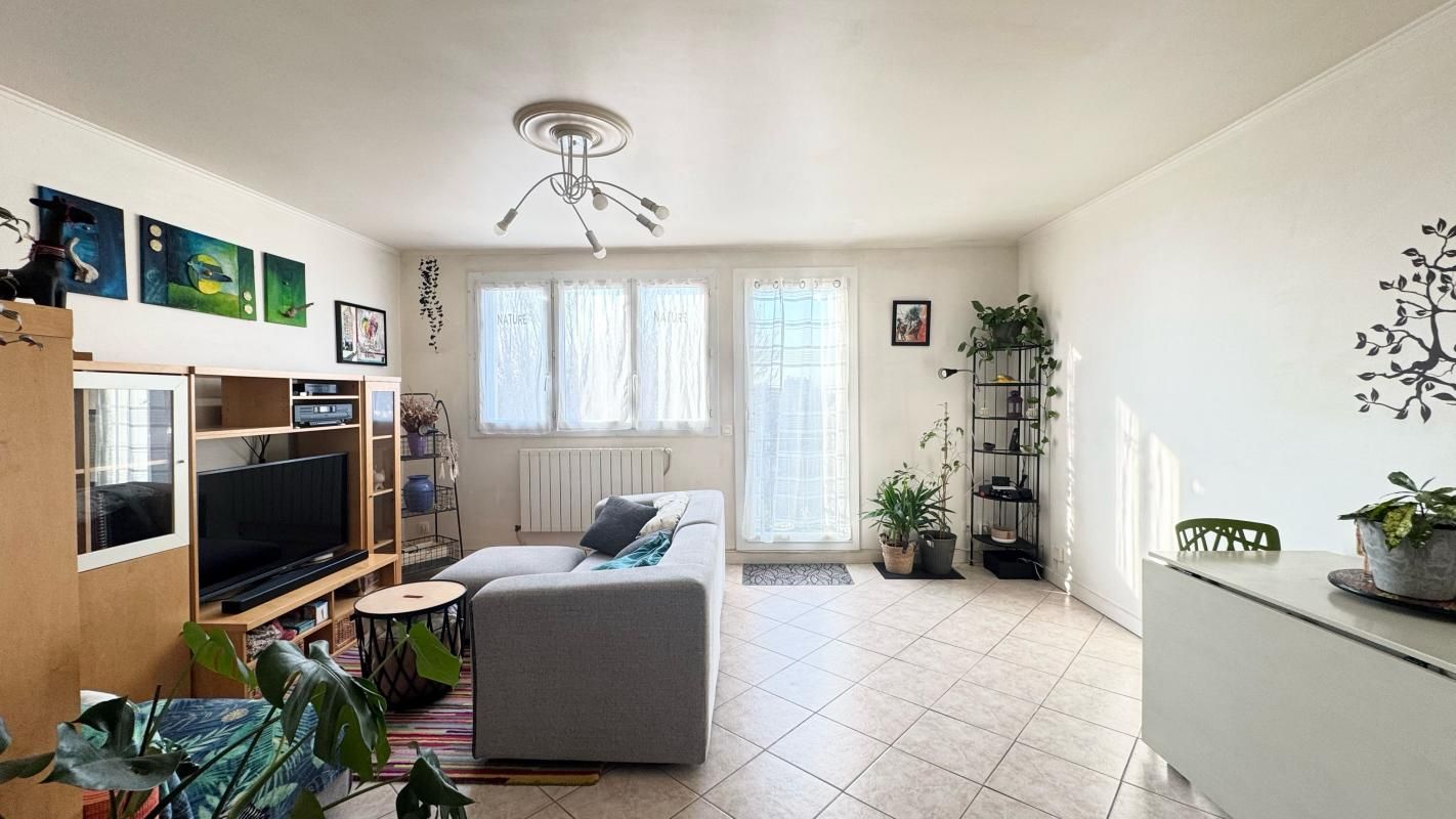 2 chambres Appartement à Le Plessis-Trévise, France No. 151274