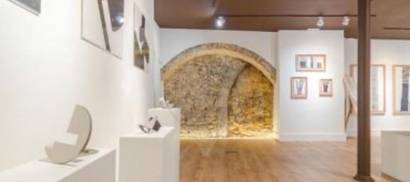 128m² Commercial property in Lisbon, Portugal No. 189872 6