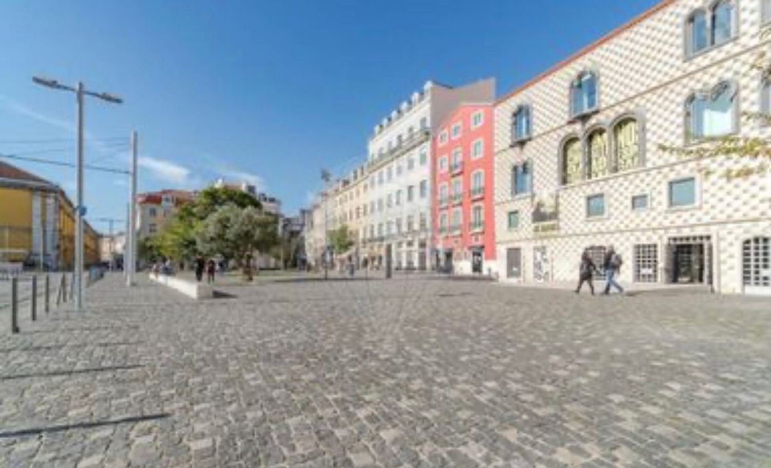 128m² Commercial property in Lisbon, Portugal No. 189872