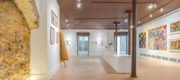 128m² Commercial property in Lisbon, Portugal No. 189872 9