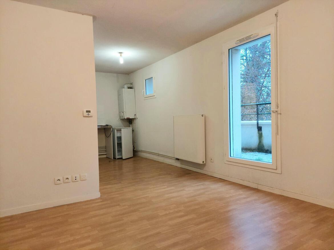 Studio in Anzin, France No. 44737