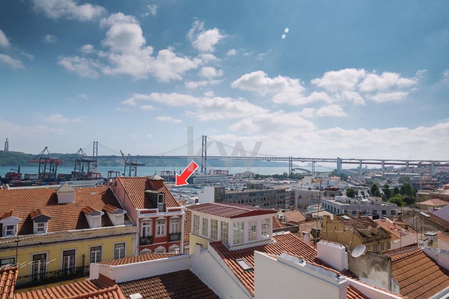 180m² Building in Lisbon, Portugal No. 89375