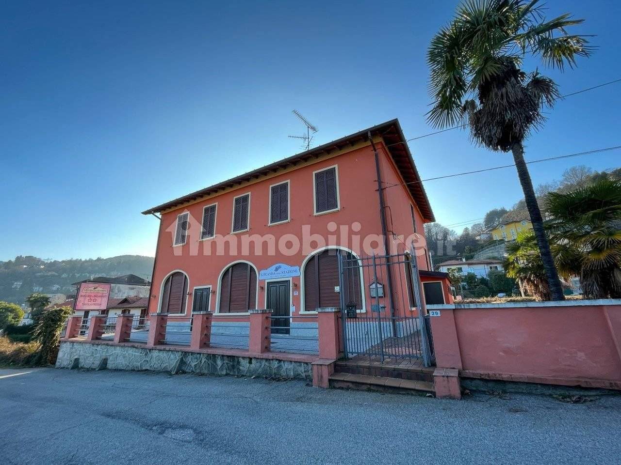 5 rooms Building in Meina, Italy No. 251333