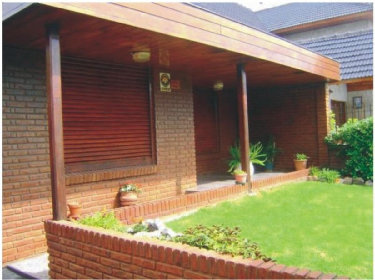 3 bedrooms House in Mar del Plata, Argentina No. 82097