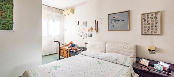 4 bedrooms House in Lainate, Italy No. 357833 9