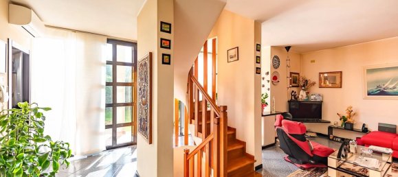 4 bedrooms House in Lainate, Italy No. 357833 3