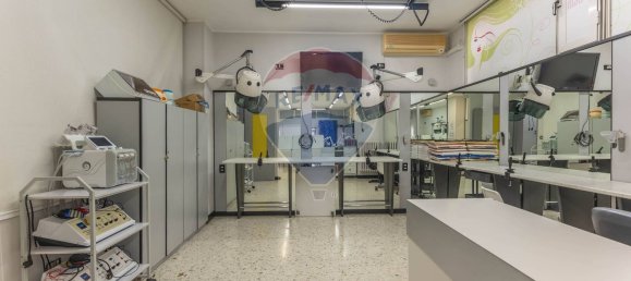 Escritório em Bari, Italy 153 m² N.º 41909 20