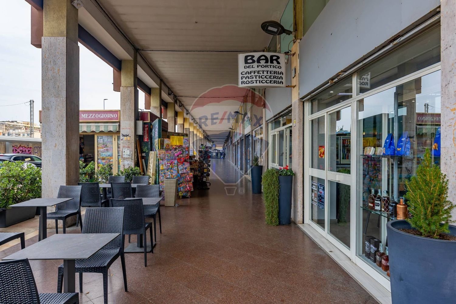 Escritório em Bari, Italy 153 m² N.º 41909