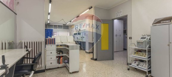 Escritório em Bari, Italy 153 m² N.º 41909 19