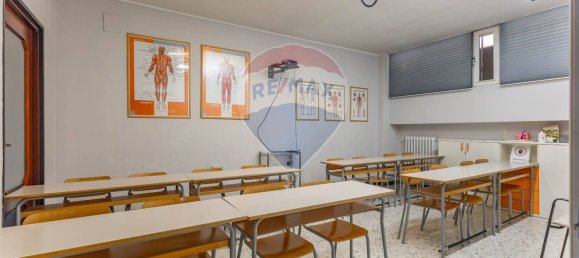 Escritório em Bari, Italy 153 m² N.º 41909 13