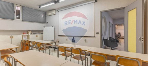 Escritório em Bari, Italy 153 m² N.º 41909 16