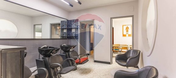 Escritório em Bari, Italy 153 m² N.º 41909 10