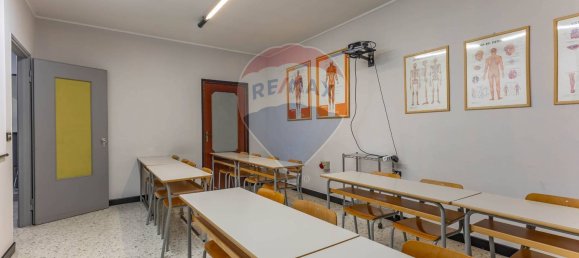 Escritório em Bari, Italy 153 m² N.º 41909 15