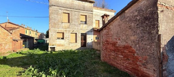 5 rooms Villa in Argenta, Italy No. 107911 3