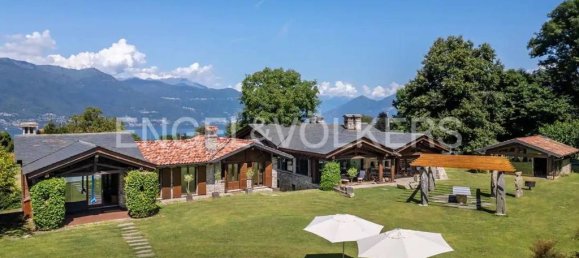 3 bedrooms Villa in Castelveccana, Italy No. 64989 3