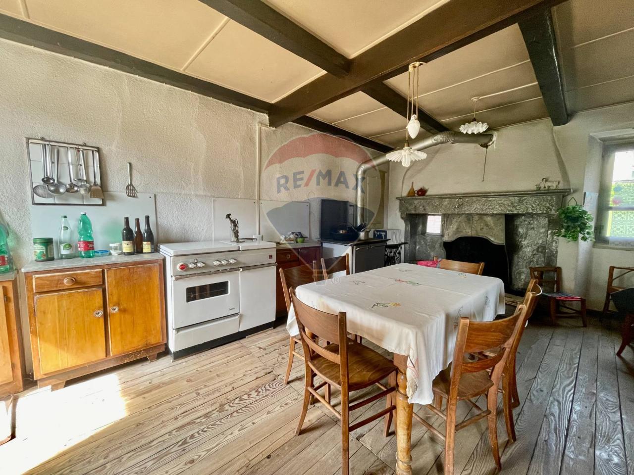 10 rooms House in Valle Cannobina, Italy No. 154801