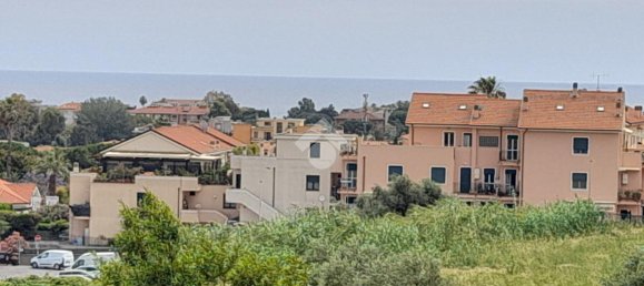 3 rooms Apartment in Diano Castello, Italy No. 146095 2