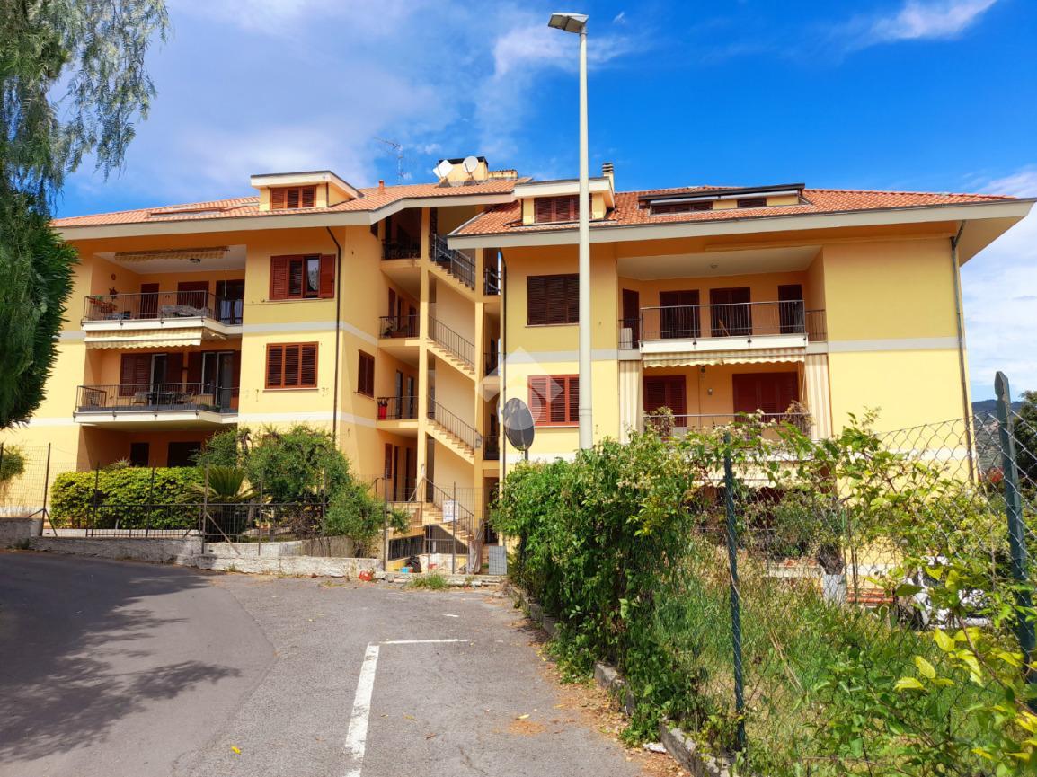 3 rooms Apartment in Diano Castello, Italy No. 146095