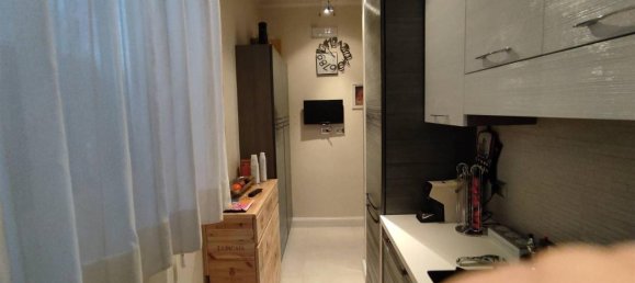 2 rooms Apartment in Prato, Italy No. 25480 3