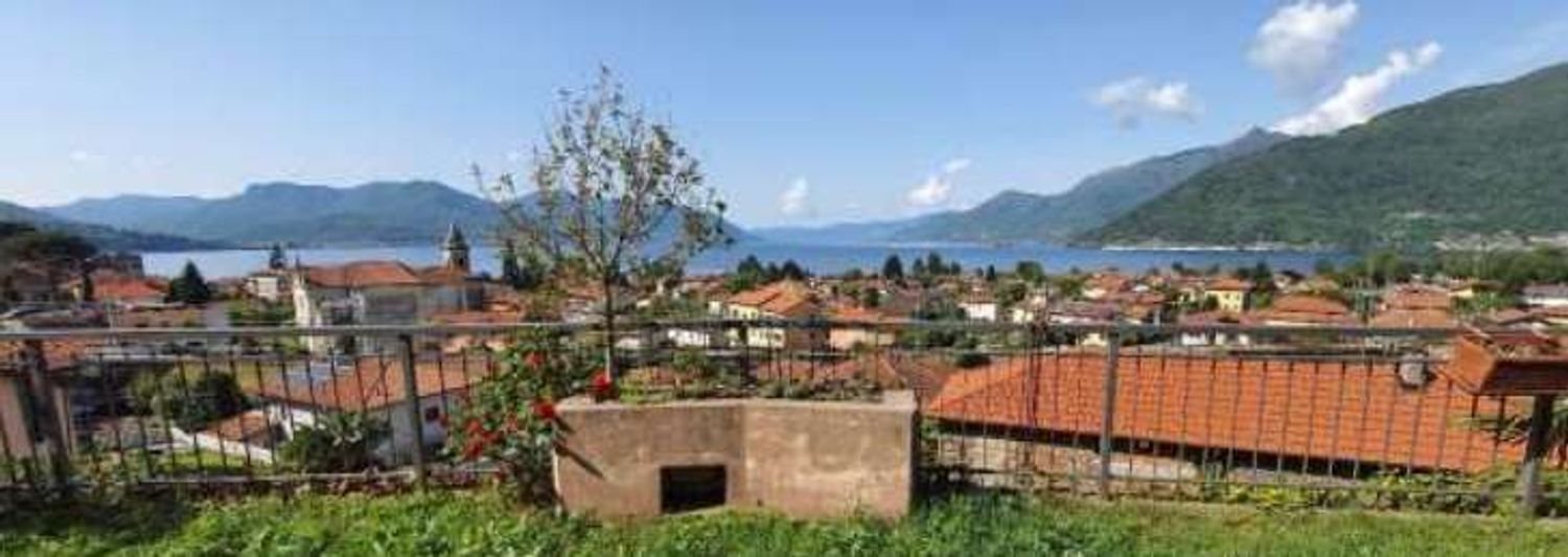 Villa de 4 divisões em Maccagno con Pino e Veddasca, Italy N.º 11825