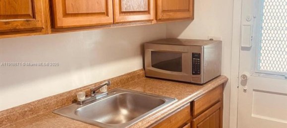 1 Schlafzimmer Gewerbliche Immobilien in Miami, USA, Nr. 615409 11