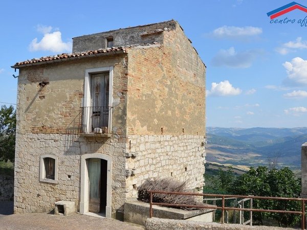 Casa de 4 habitaciónes en Castelbottaccio, Italy No. 75635