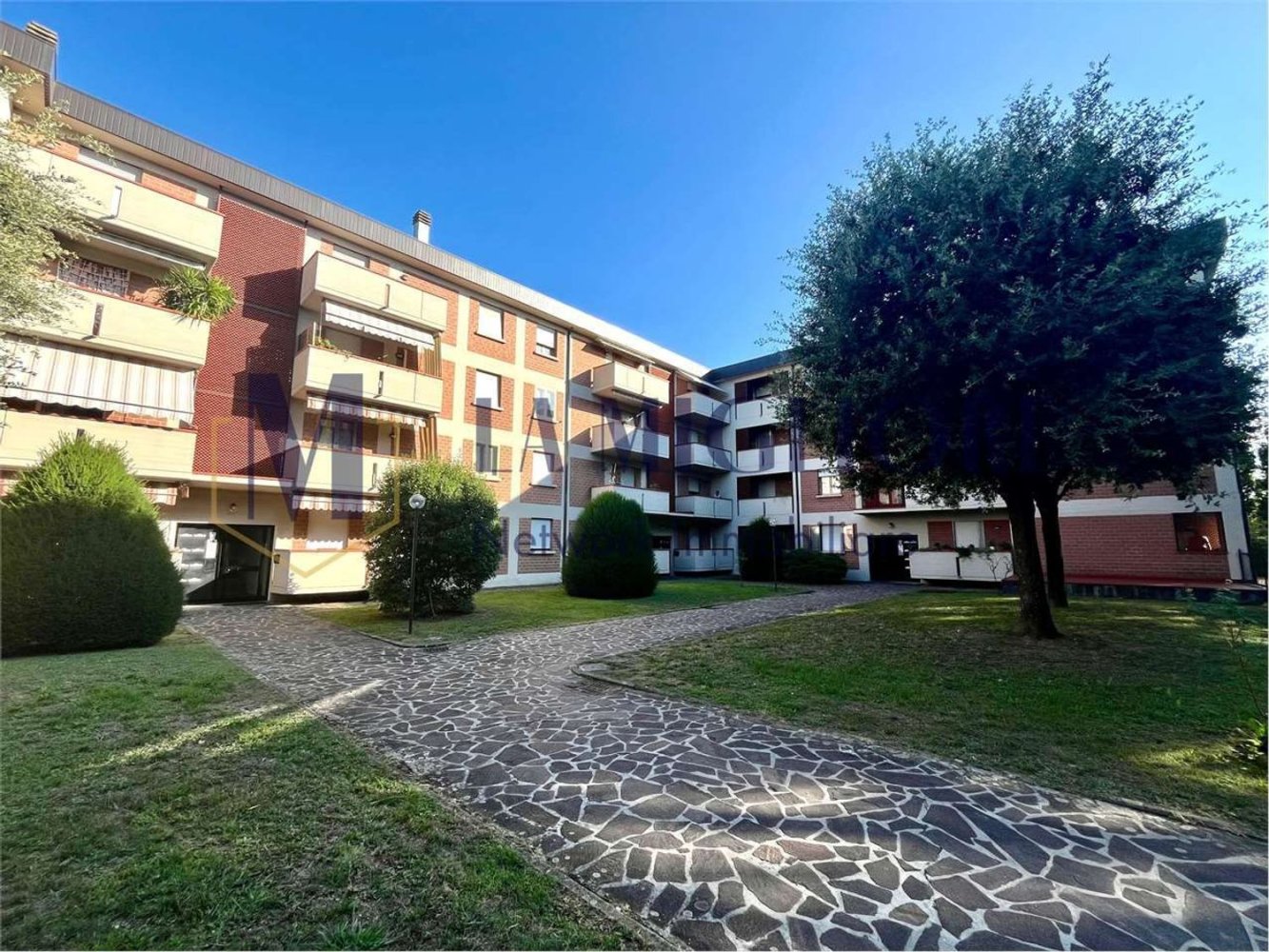6 bedrooms Apartment in Prato, Italy No. 323725