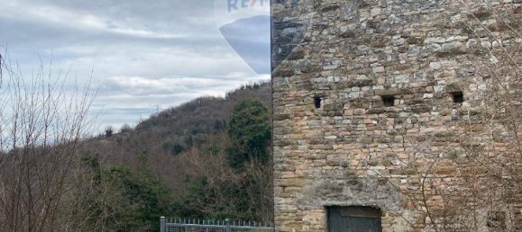 Casa de 8 divisões em Fabriano, Italy N.º 5165 5