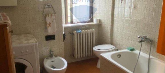 Casa de 8 divisões em Fabriano, Italy N.º 5165 9