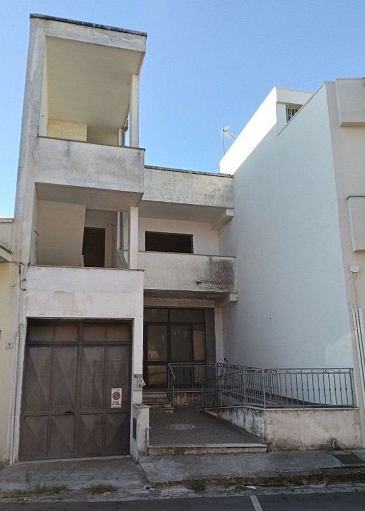 Дом с 8 спальнями в Cutrofiano, Италия № 316032