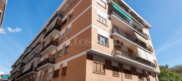 Apartamento de 3 dormitorios en Rome, Italy No. 341773 2