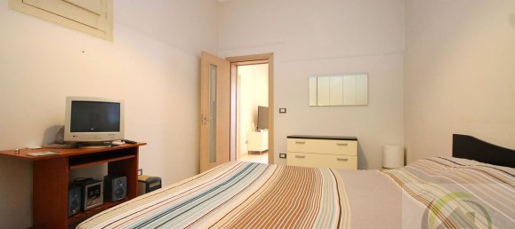 3 rooms Apartment in Scordia, Italy No. 102957 4