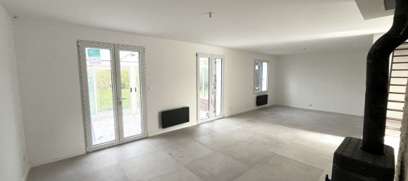 3 Schlafzimmer Haus in Checy, France, Nr. 47563 2