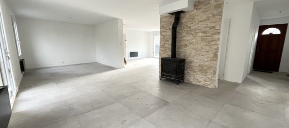 3 Schlafzimmer Haus in Checy, France, Nr. 47563 4