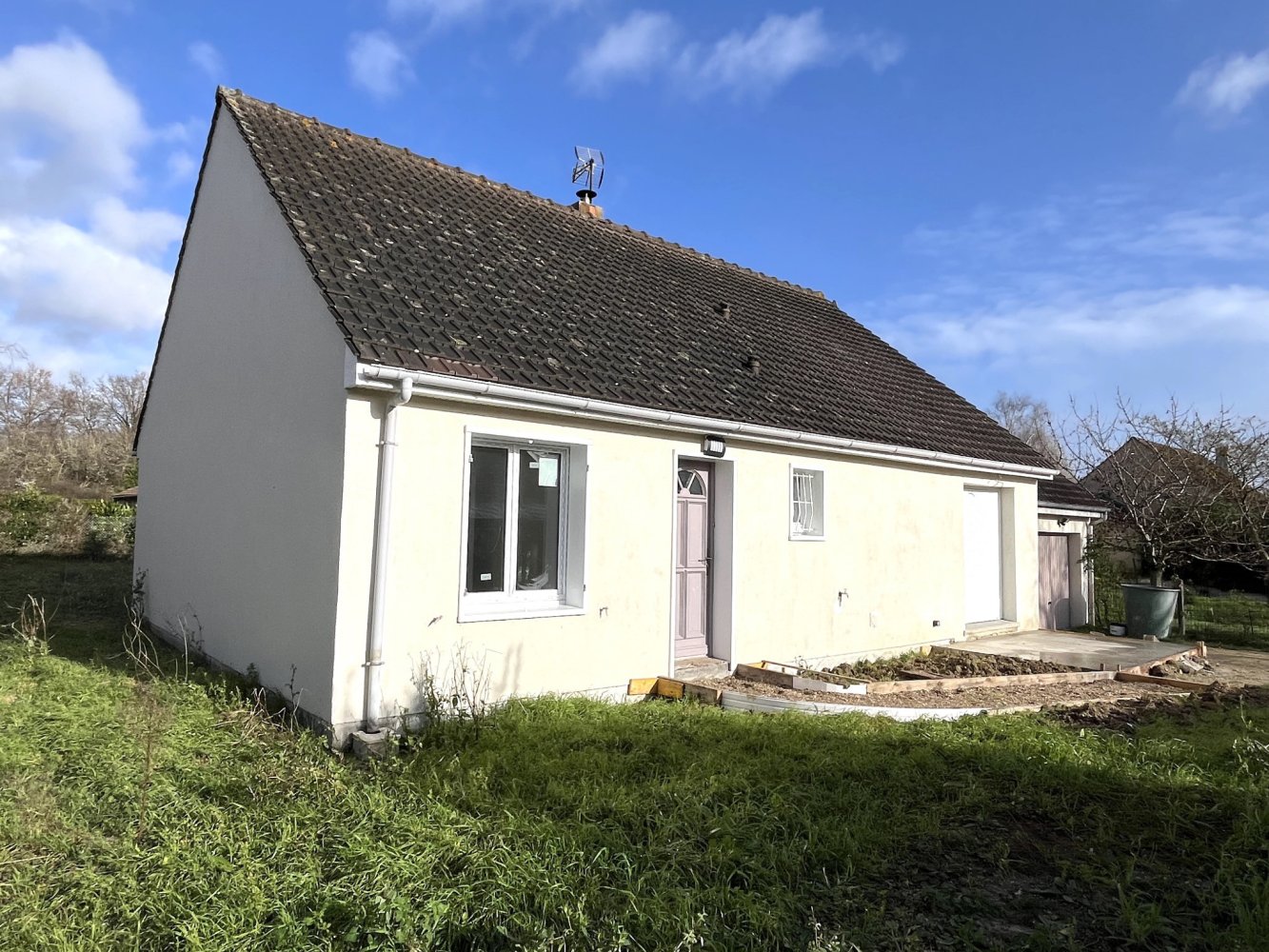 3 Schlafzimmer Haus in Checy, France, Nr. 47563