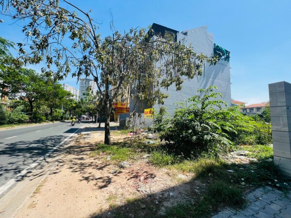 132m² Land in District 7, Vietnam No. 7399