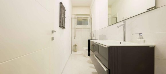 3 rooms Apartment in Genoa, Italy No. 37081 25