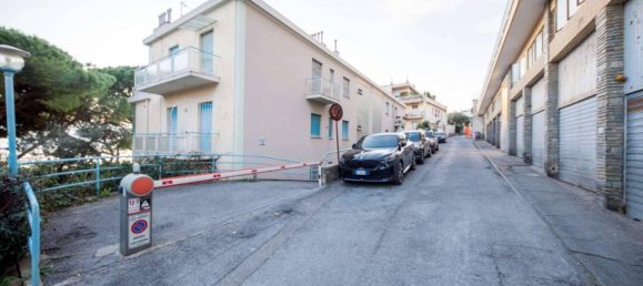 3 rooms Apartment in Genoa, Italy No. 37081 38