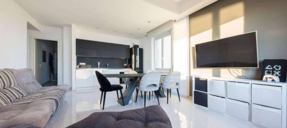 3 rooms Apartment in Genoa, Italy No. 37081 47