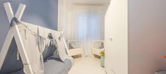 3 rooms Apartment in Genoa, Italy No. 37081 8