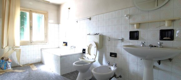 Дом с 4 комнатами в Креаццо, Италия № 170710 23