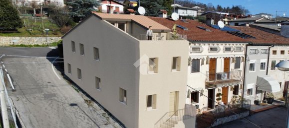 Дом с 4 комнатами в Креаццо, Италия № 170710 9